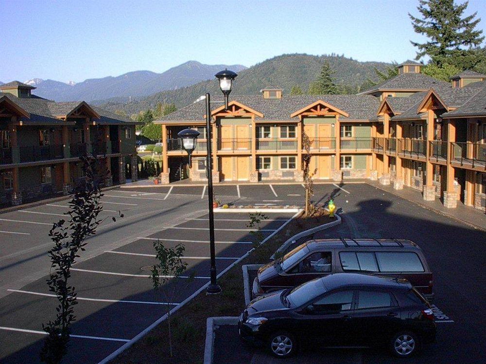 Vedder River Inn Чилливак Экстерьер фото