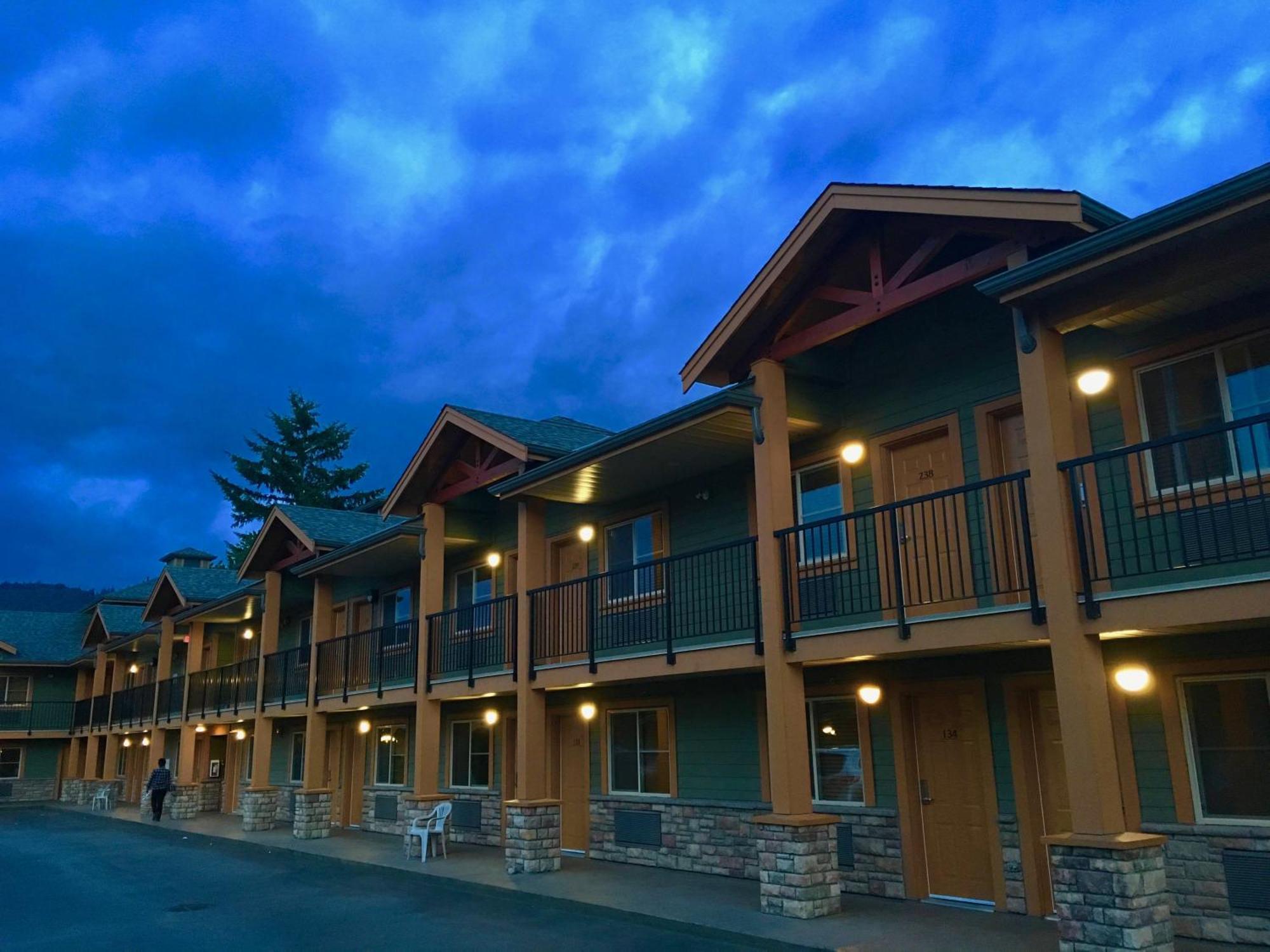 Vedder River Inn Чилливак Экстерьер фото
